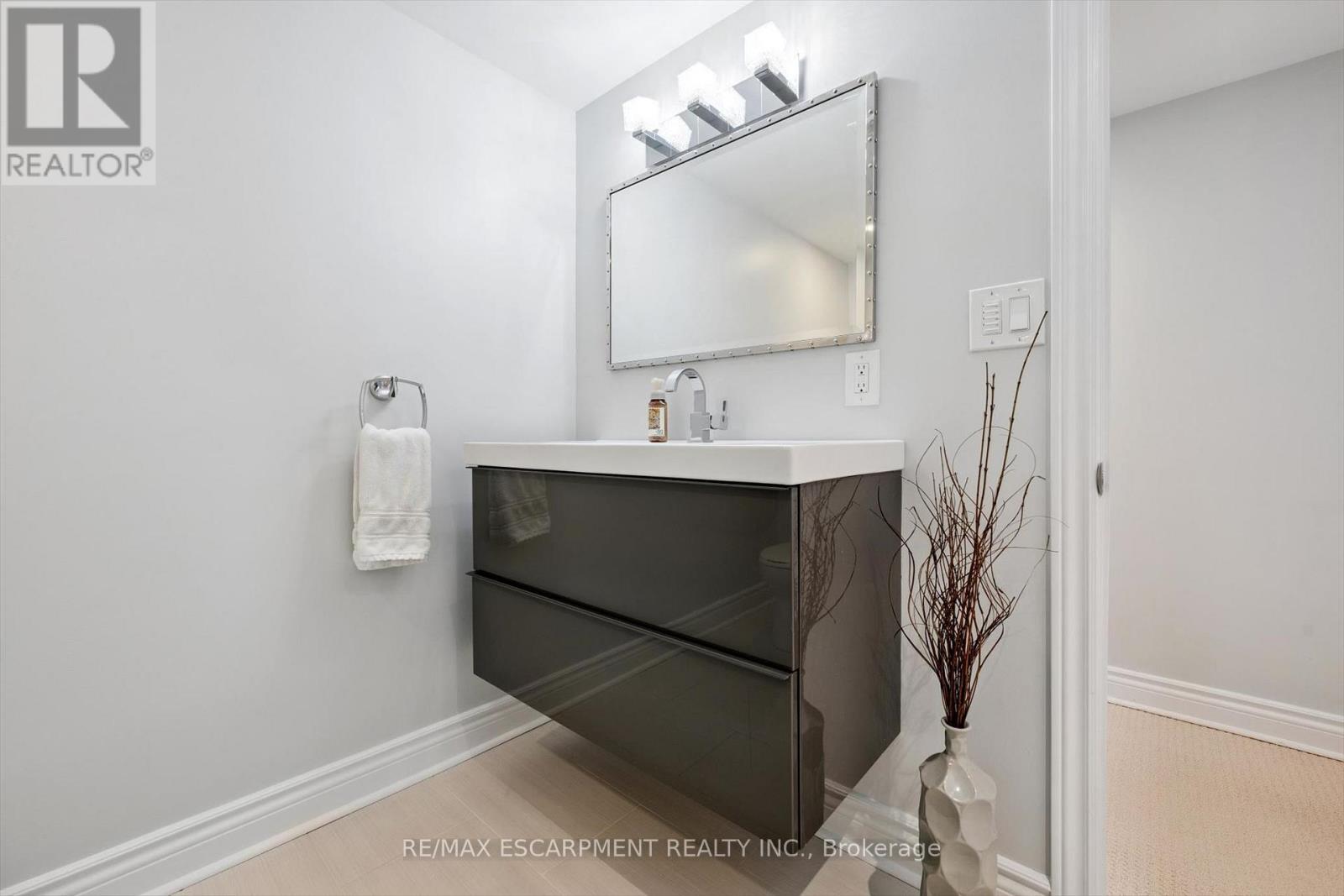 1311 Royal Drive, Burlington, Ontario  L7P 2G2 - Photo 27 - W13057262