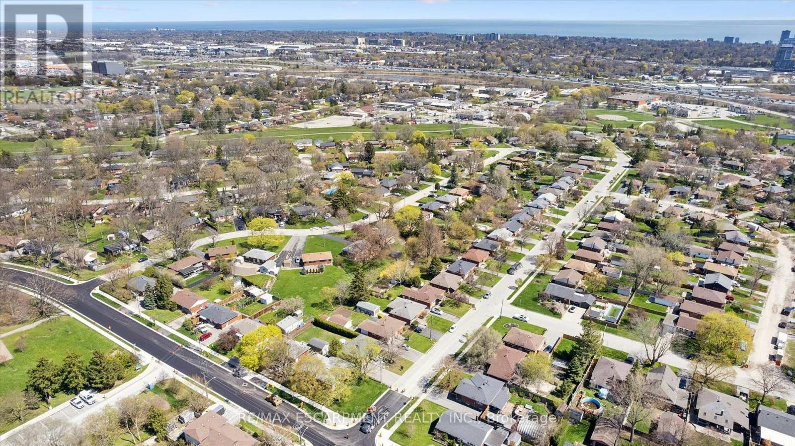 1311 Royal Drive, Burlington, Ontario  L7P 2G2 - Photo 35 - W13057262