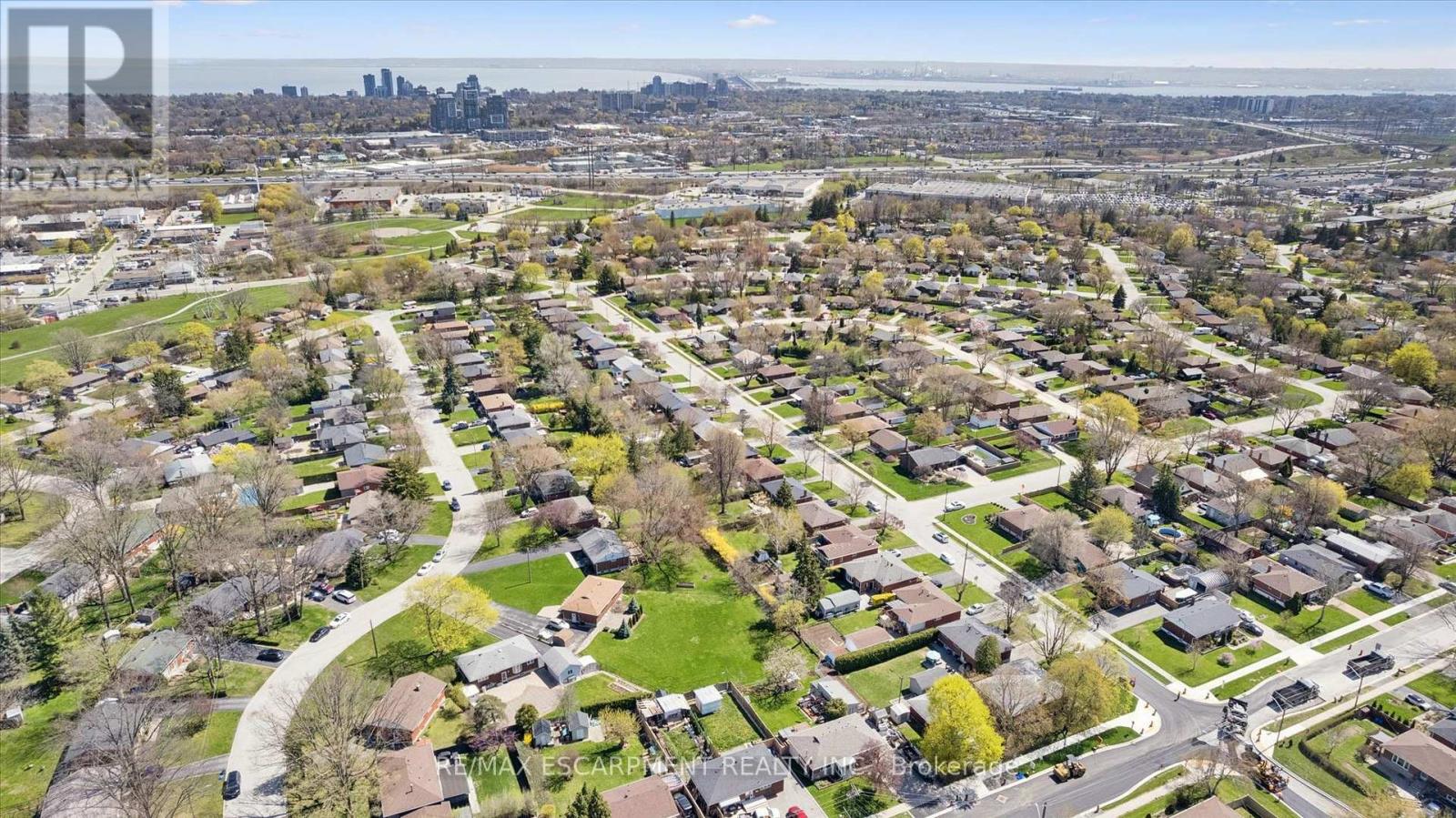 1311 Royal Drive, Burlington, Ontario  L7P 2G2 - Photo 36 - W13057262