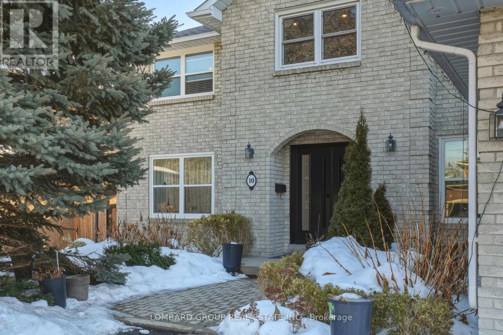 10 Whitmore Court, Brampton, Ontario  L6Z 2A5 - Photo 2 - W13057354