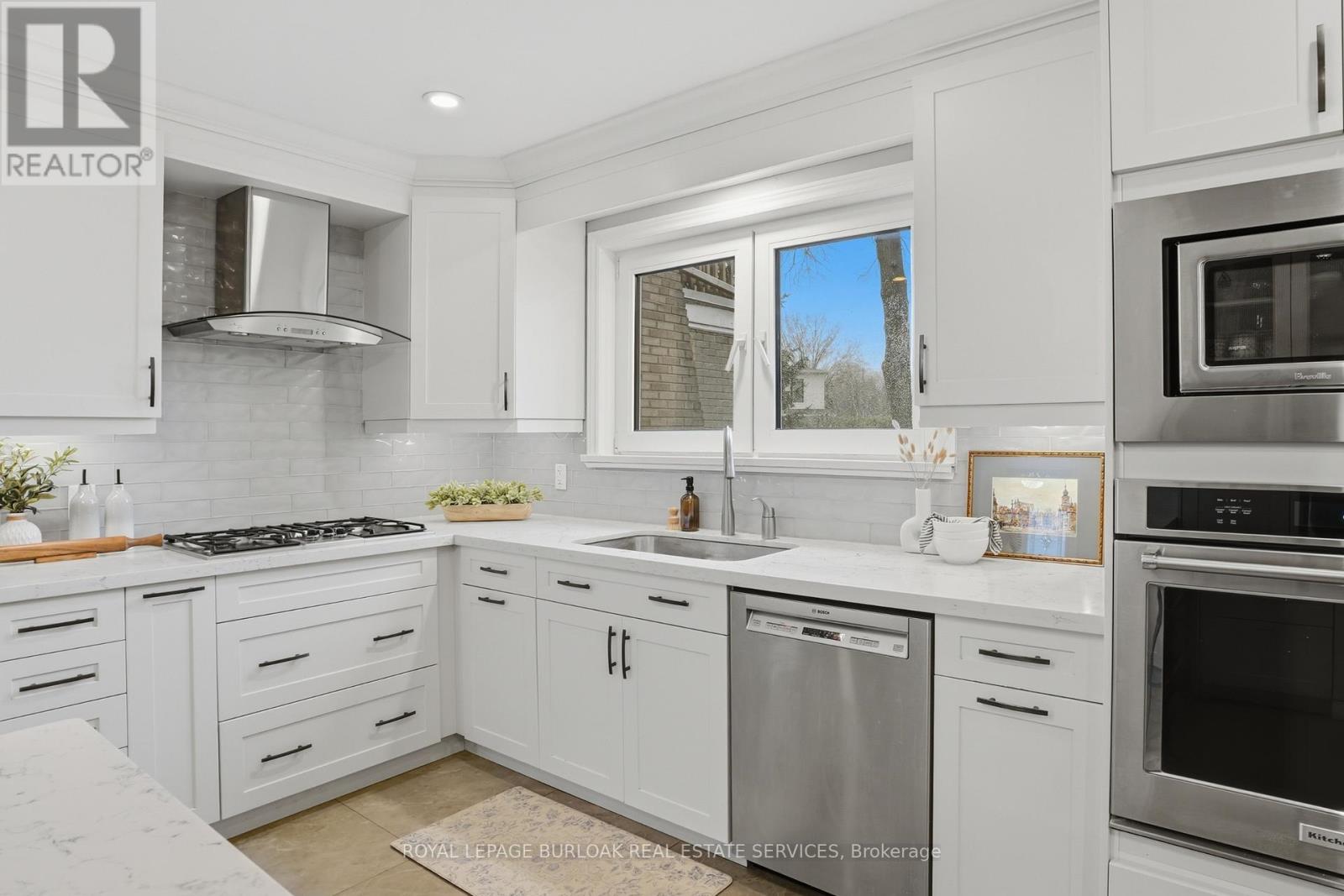 525 Grand Boulevard, Oakville, Ontario  L6H 1P4 - Photo 8 - W13031026