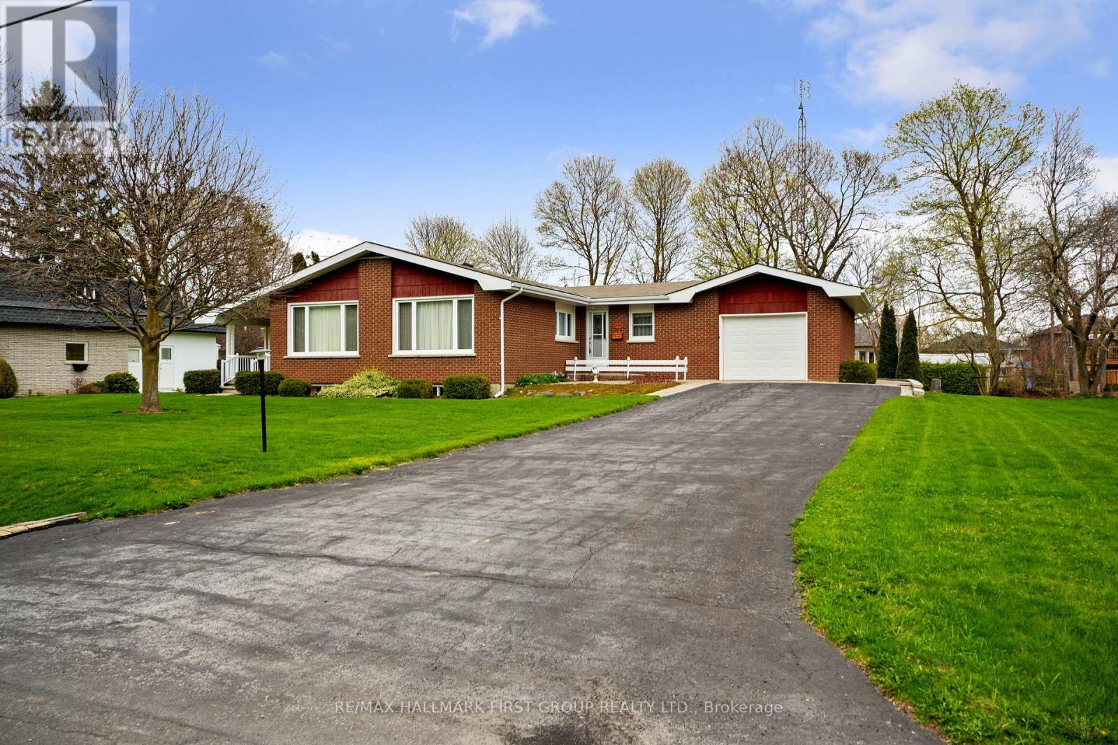 12 MAPLEWOOD BOULEVARD, Cobourg, Ontario