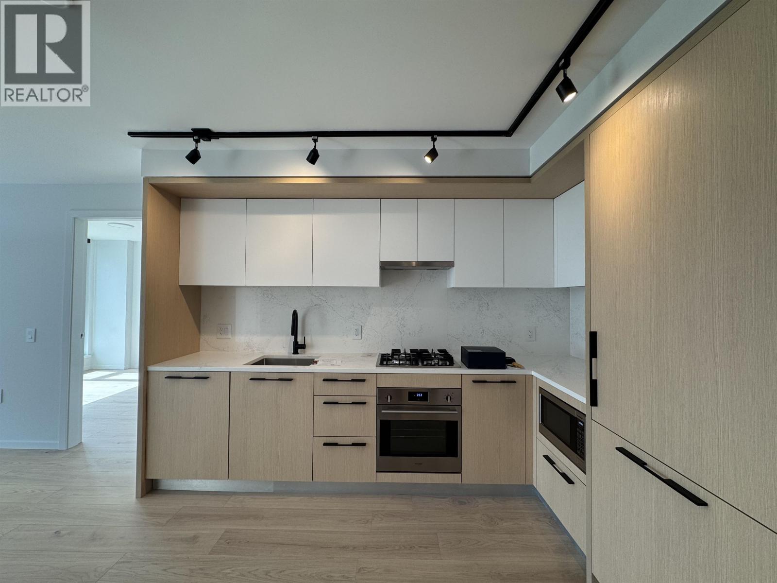 602 2729 KINGSWAY, Vancouver, British Columbia