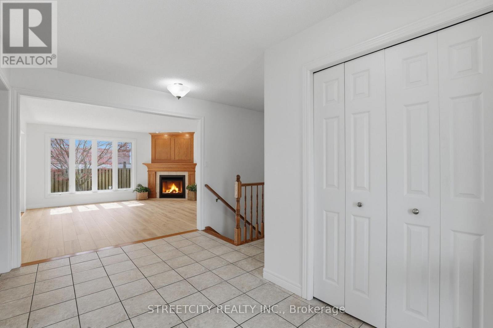 241 Canadore Court, Sarnia, Ontario  N7S 6A2 - Photo 3 - X13057722