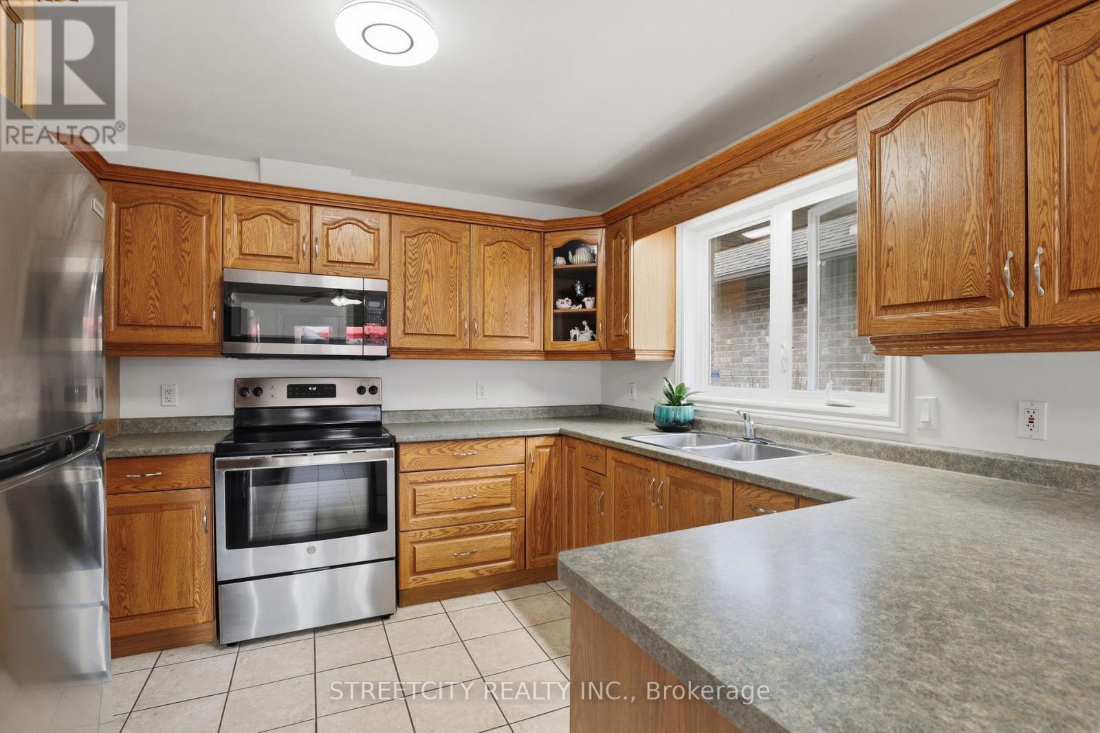 241 Canadore Court, Sarnia, Ontario  N7S 6A2 - Photo 8 - X13057722