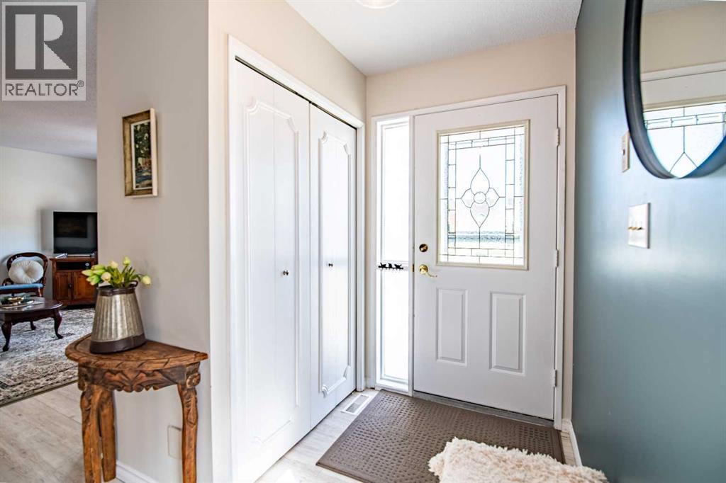9 Rutherford Place, Red Deer, Alberta  T4P 3L1 - Photo 4 - A2305879