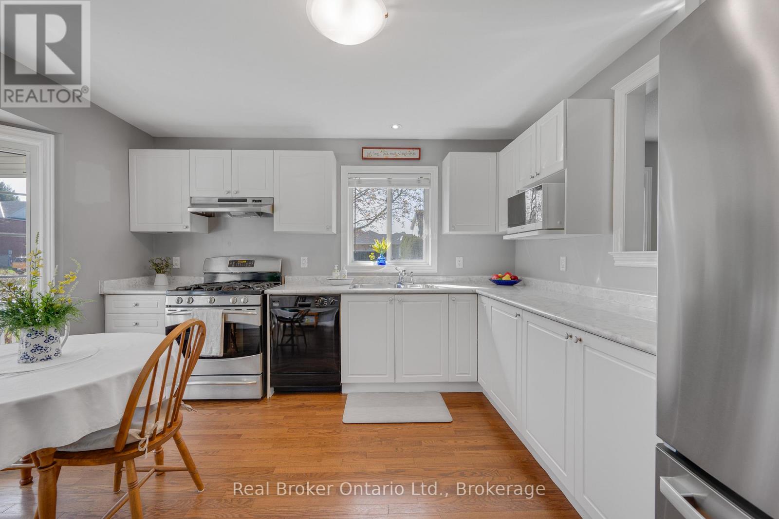 34 Margaret Avenue, Grimsby, Ontario  L3M 5L4 - Photo 8 - X13057658