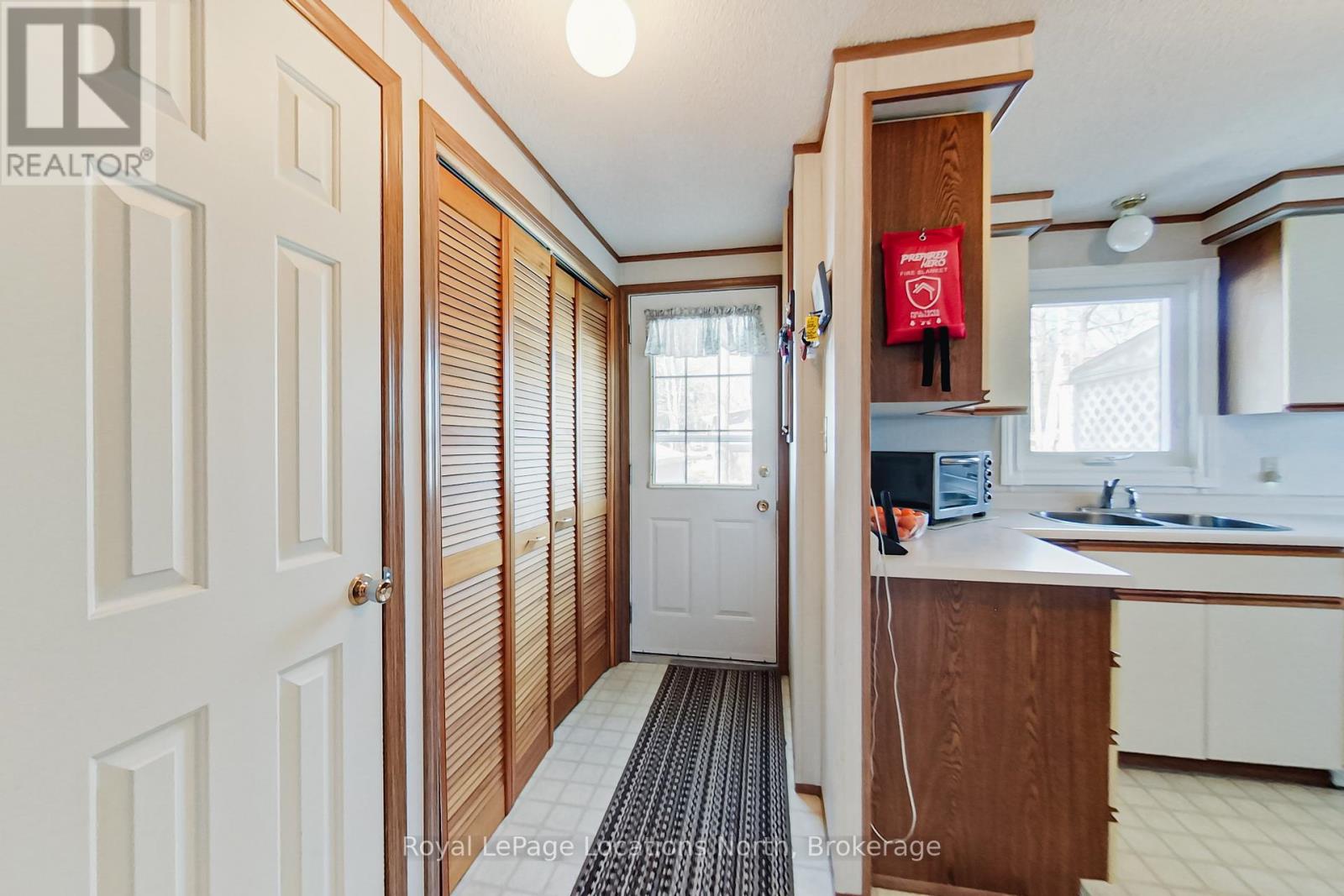 5 Murray Drive, Wasaga Beach, Ontario  L9Z 1K3 - Photo 9 - S13057566