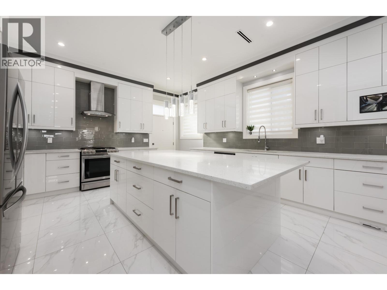 1135 YORSTON COURT, Burnaby, British Columbia