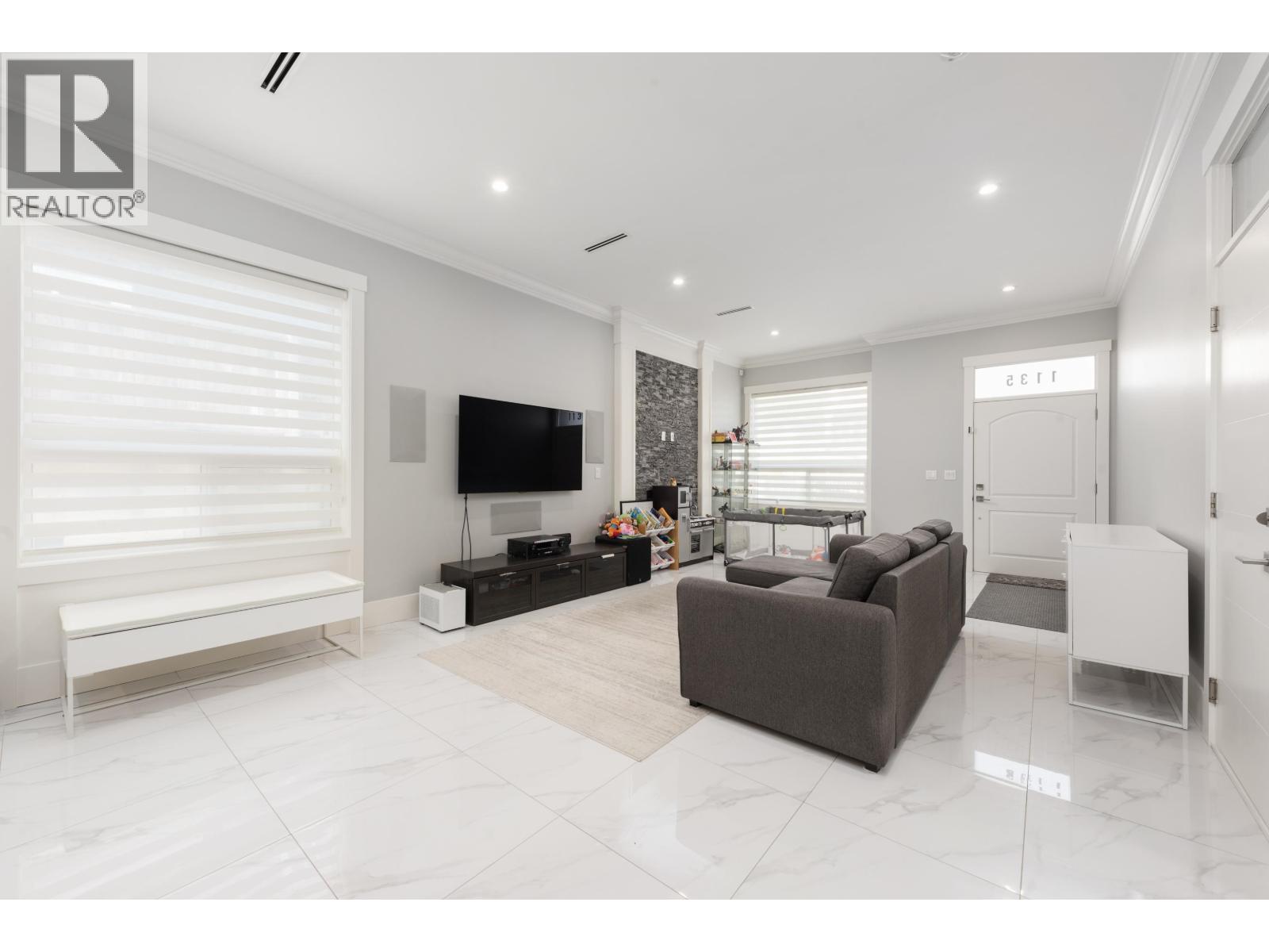 1135 Yorston Court, Burnaby, British Columbia  V5A 2T8 - Photo 10 - R3117229