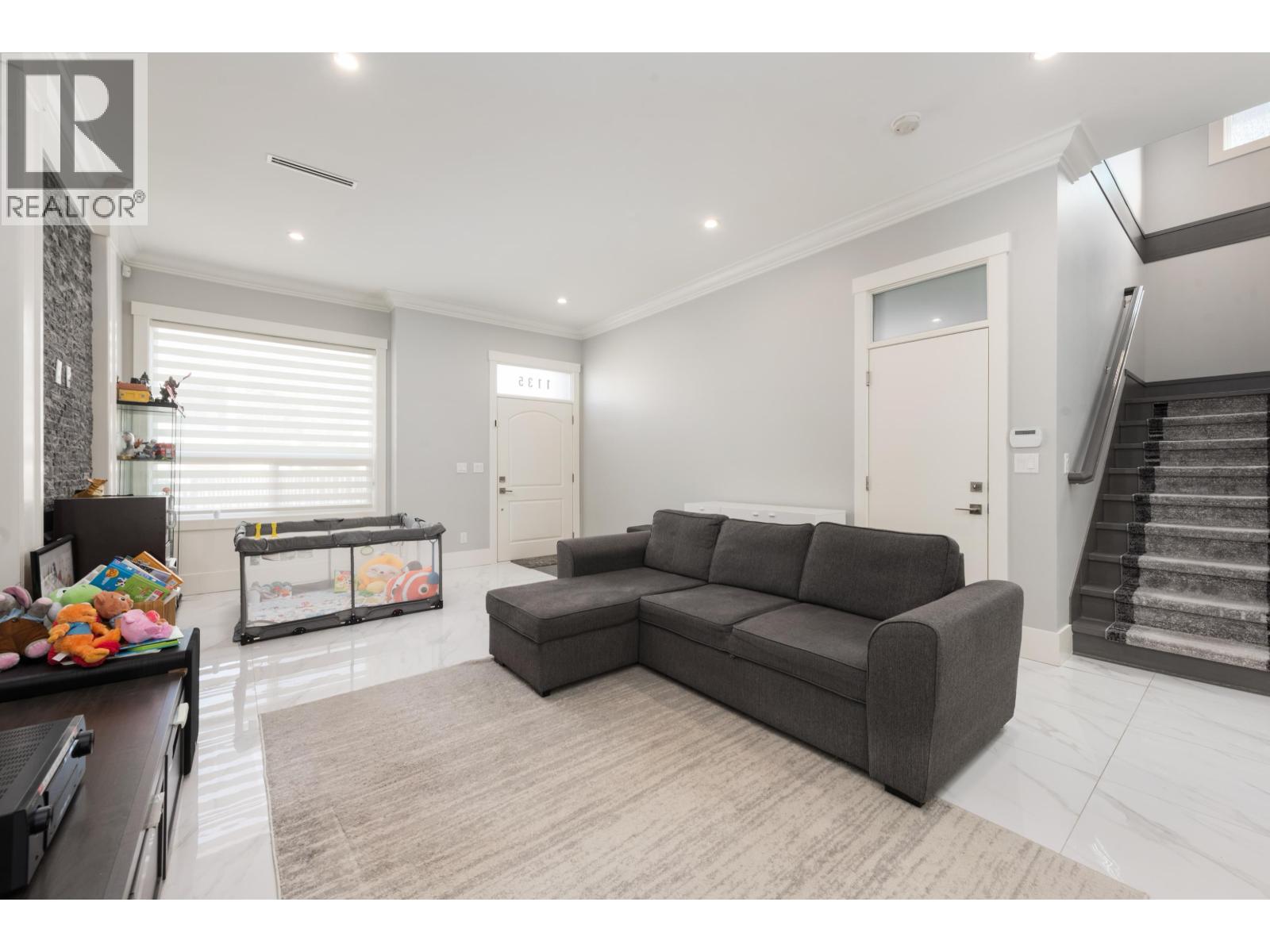 1135 Yorston Court, Burnaby, British Columbia  V5A 2T8 - Photo 12 - R3117229