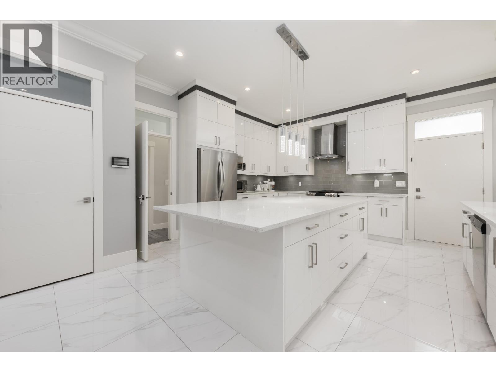 1135 Yorston Court, Burnaby, British Columbia  V5A 2T8 - Photo 2 - R3117229