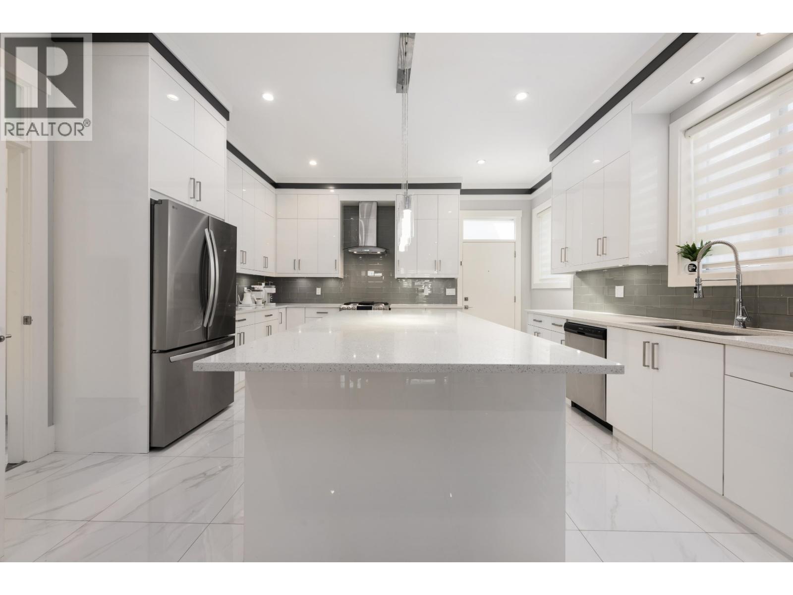 1135 Yorston Court, Burnaby, British Columbia  V5A 2T8 - Photo 3 - R3117229