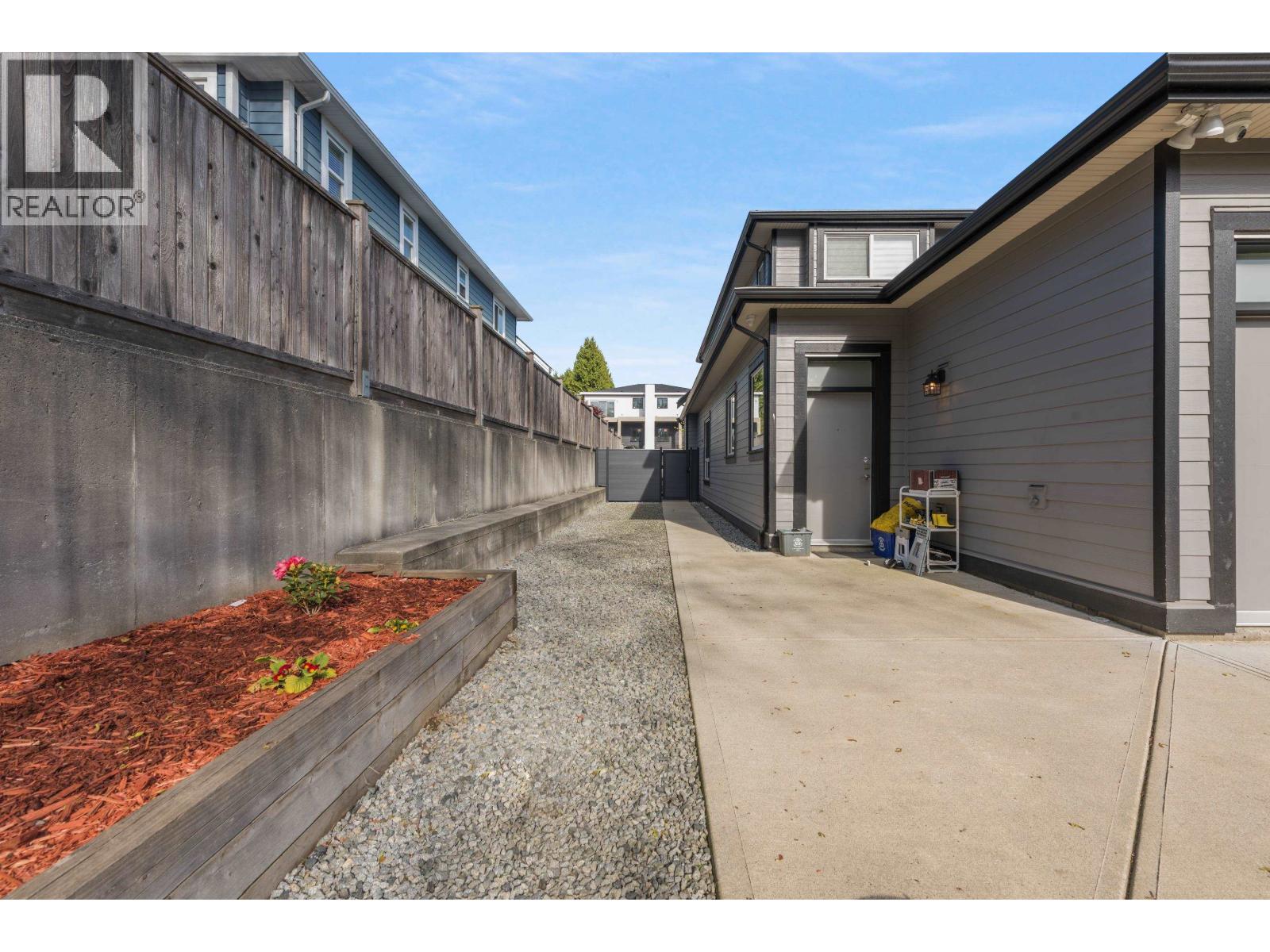 1135 Yorston Court, Burnaby, British Columbia  V5A 2T8 - Photo 31 - R3117229