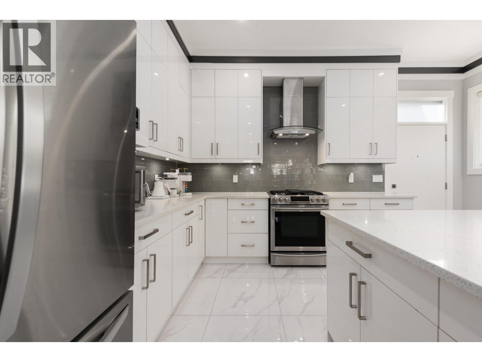 1135 Yorston Court, Burnaby, British Columbia  V5A 2T8 - Photo 4 - R3117229