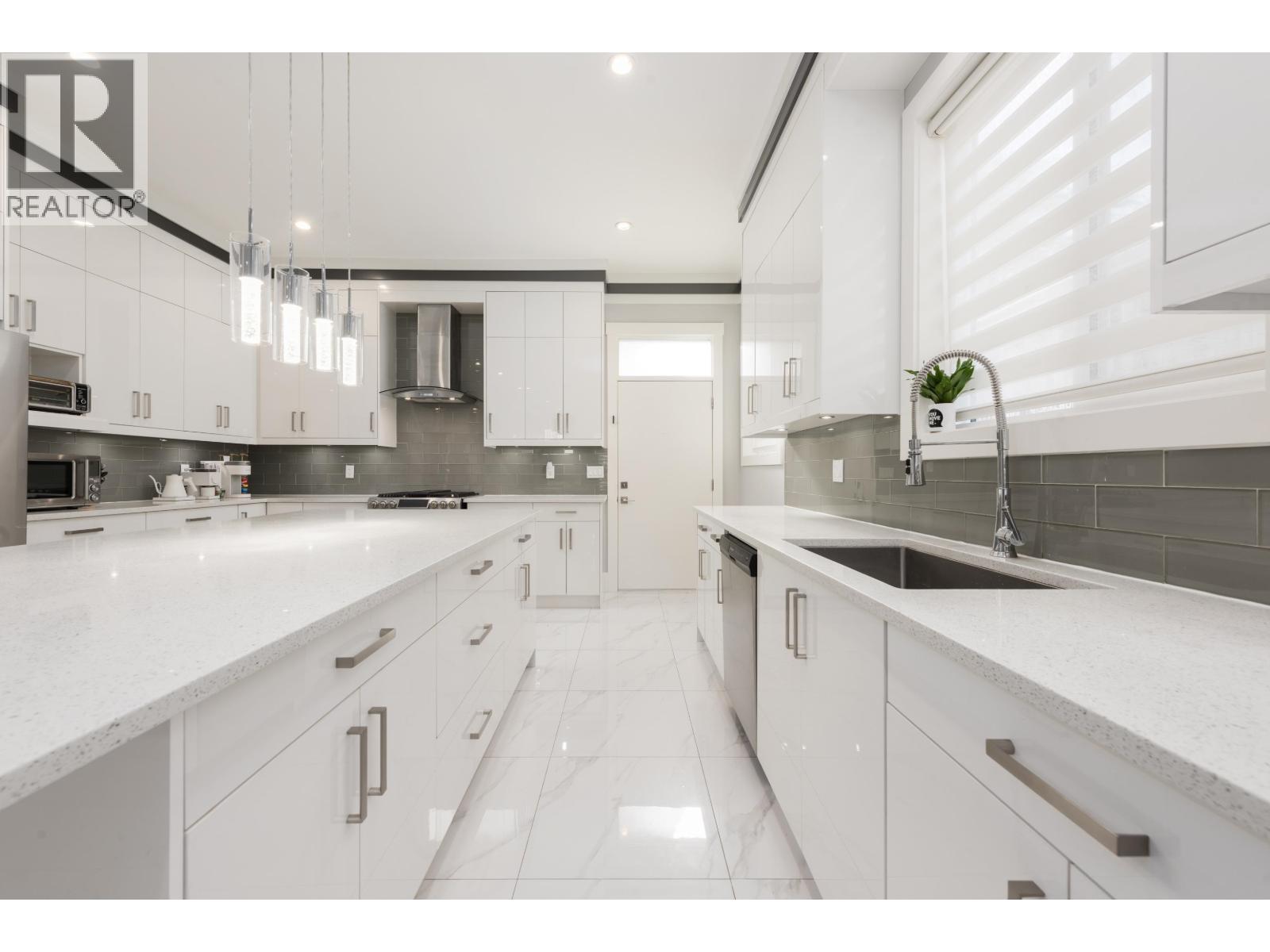 1135 Yorston Court, Burnaby, British Columbia  V5A 2T8 - Photo 5 - R3117229