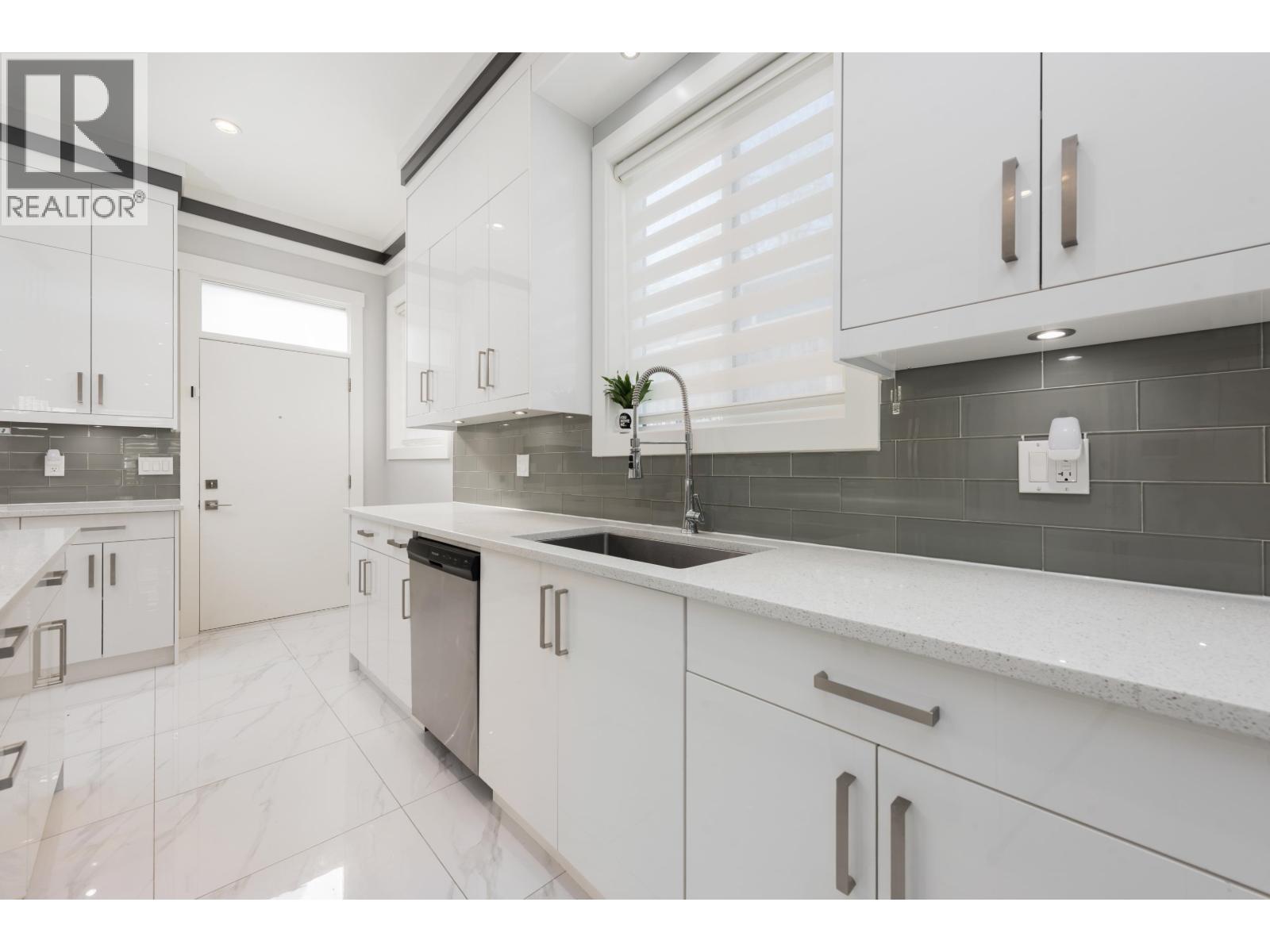 1135 Yorston Court, Burnaby, British Columbia  V5A 2T8 - Photo 6 - R3117229