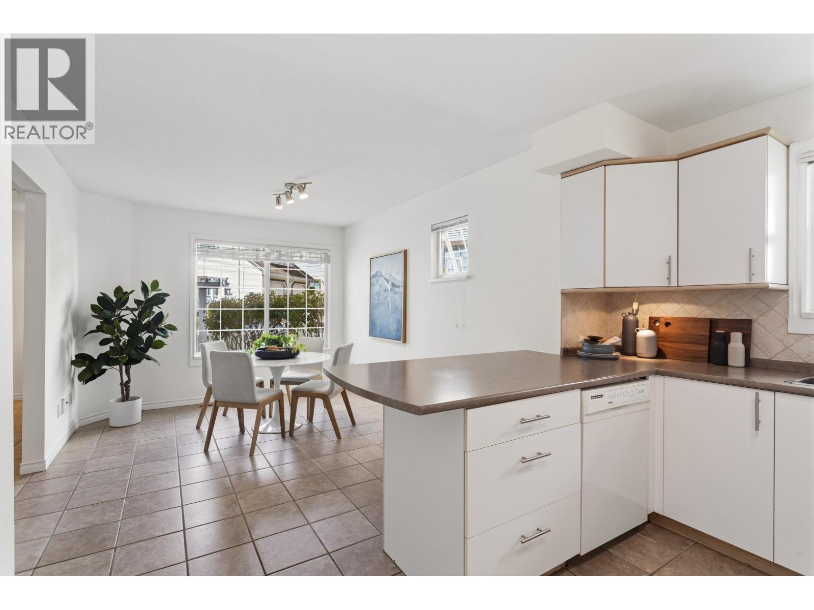 10 3939 Indian River Drive, North Vancouver, British Columbia  V7G 2P5 - Photo 7 - R3117230