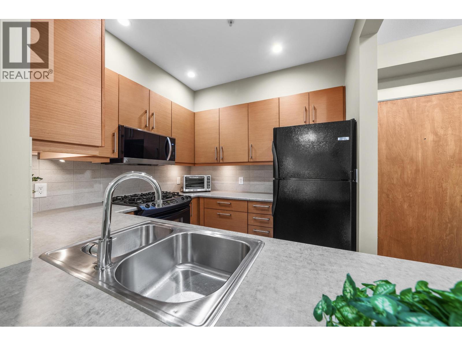 208 188 W 29 Street, North Vancouver, British Columbia  V7N 0A2 - Photo 11 - R3117235