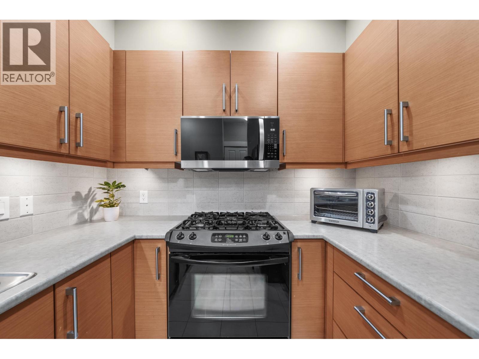 208 188 W 29 Street, North Vancouver, British Columbia  V7N 0A2 - Photo 9 - R3117235