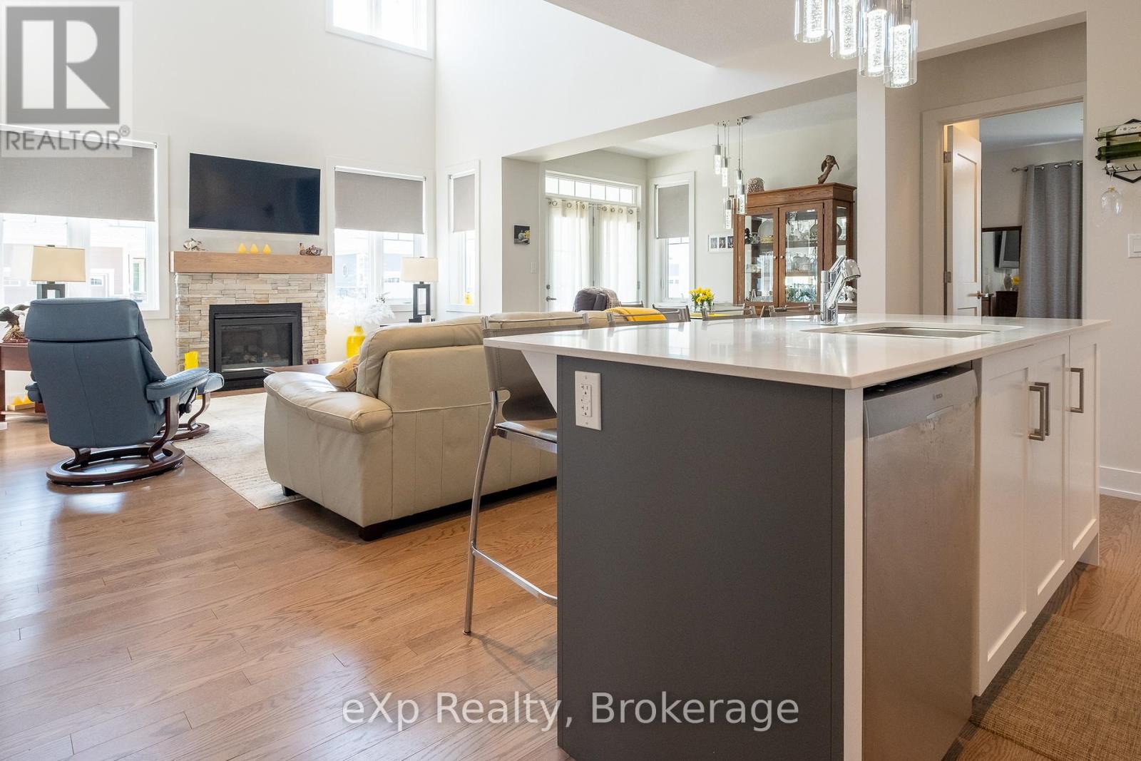 300 Sandpiper Lane, Georgian Bluffs, Ontario  N0H 1S0 - Photo 11 - X12996260