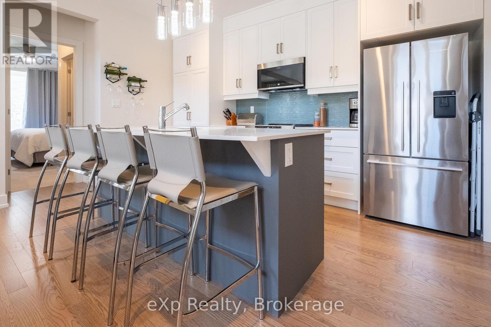 300 Sandpiper Lane, Georgian Bluffs, Ontario  N0H 1S0 - Photo 12 - X12996260