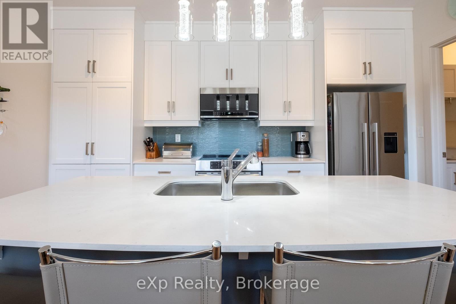 300 Sandpiper Lane, Georgian Bluffs, Ontario  N0H 1S0 - Photo 13 - X12996260