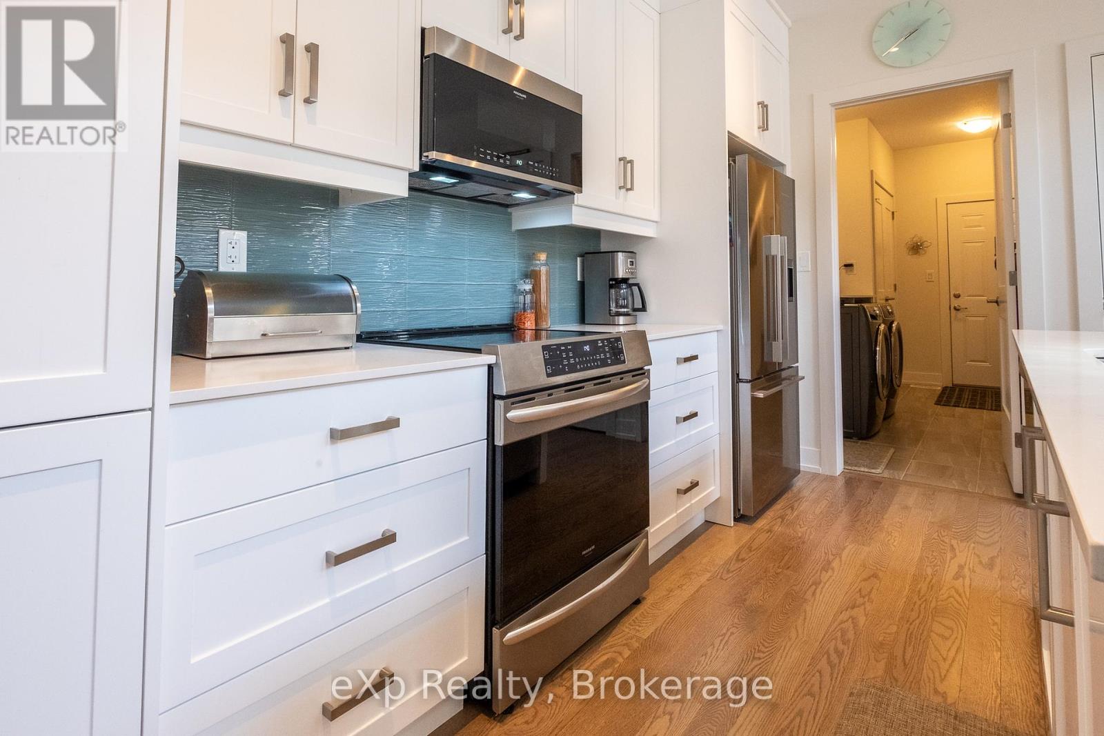 300 Sandpiper Lane, Georgian Bluffs, Ontario  N0H 1S0 - Photo 14 - X12996260