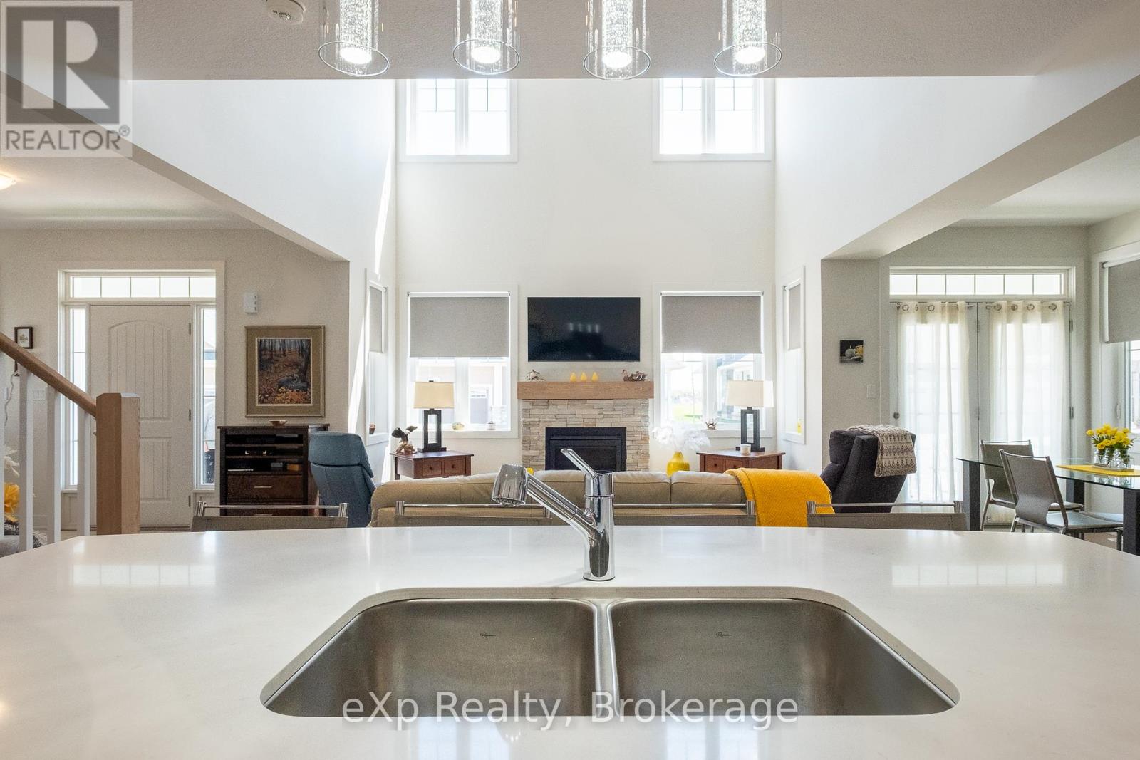 300 Sandpiper Lane, Georgian Bluffs, Ontario  N0H 1S0 - Photo 15 - X12996260