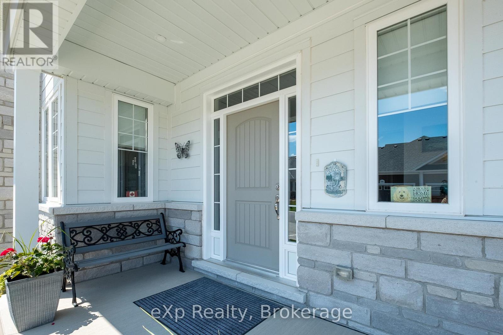 300 Sandpiper Lane, Georgian Bluffs, Ontario  N0H 1S0 - Photo 4 - X12996260