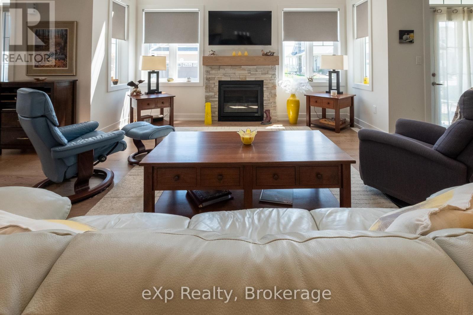 300 Sandpiper Lane, Georgian Bluffs, Ontario  N0H 1S0 - Photo 8 - X12996260