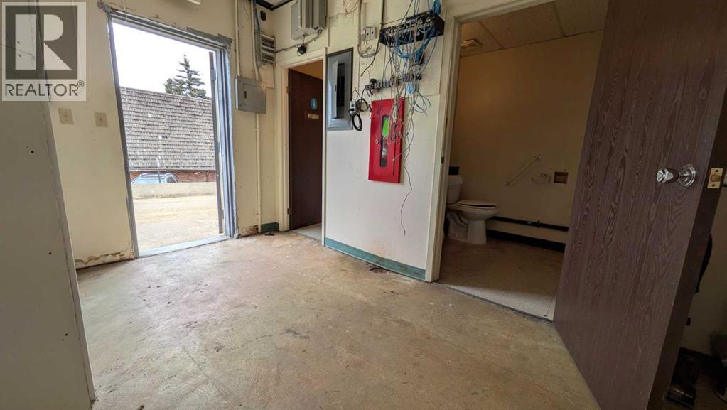 6008 48 Avenue, Camrose, Alberta  T4V 0K3 - Photo 12 - A2303337