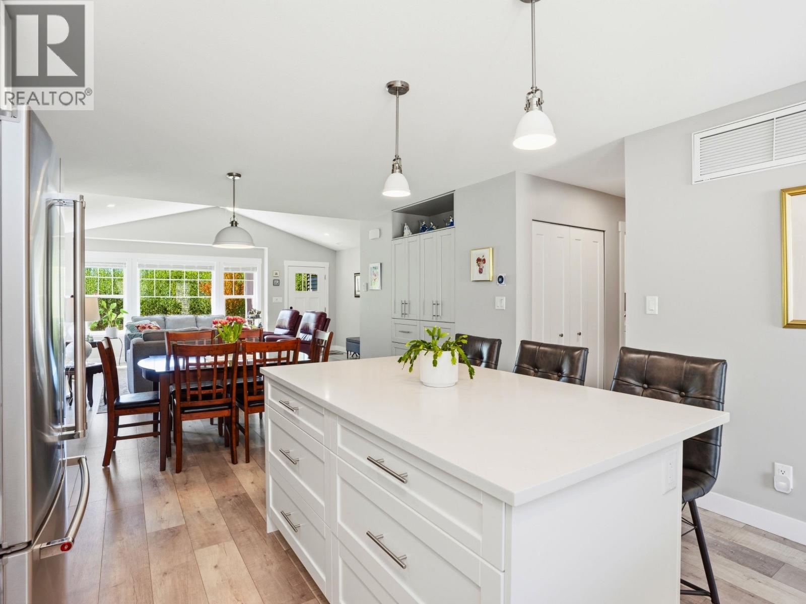 1024 Celia Crescent, Gibsons, British Columbia  V0N 1V7 - Photo 10 - R3117237