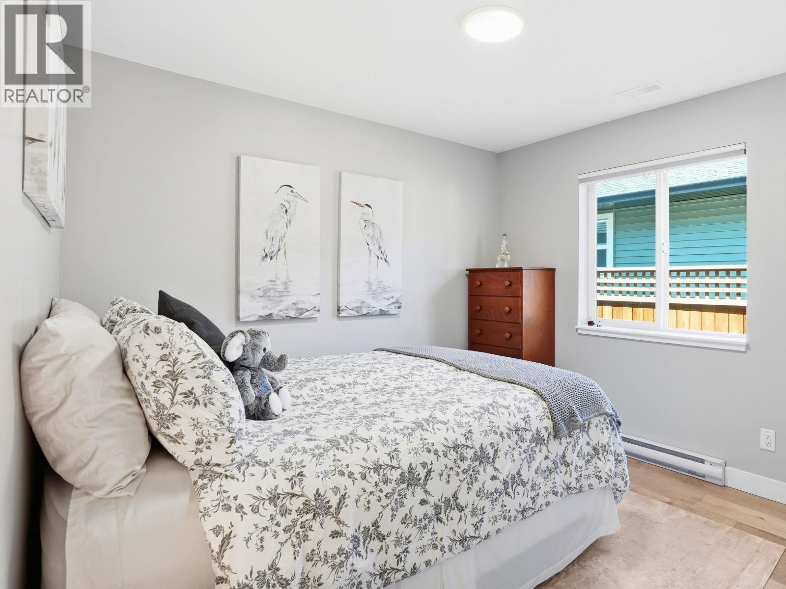 1024 Celia Crescent, Gibsons, British Columbia  V0N 1V7 - Photo 13 - R3117237