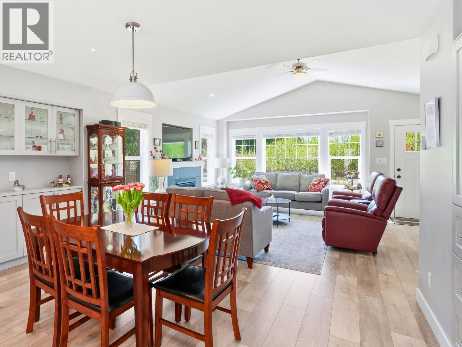 1024 Celia Crescent, Gibsons, British Columbia  V0N 1V7 - Photo 7 - R3117237