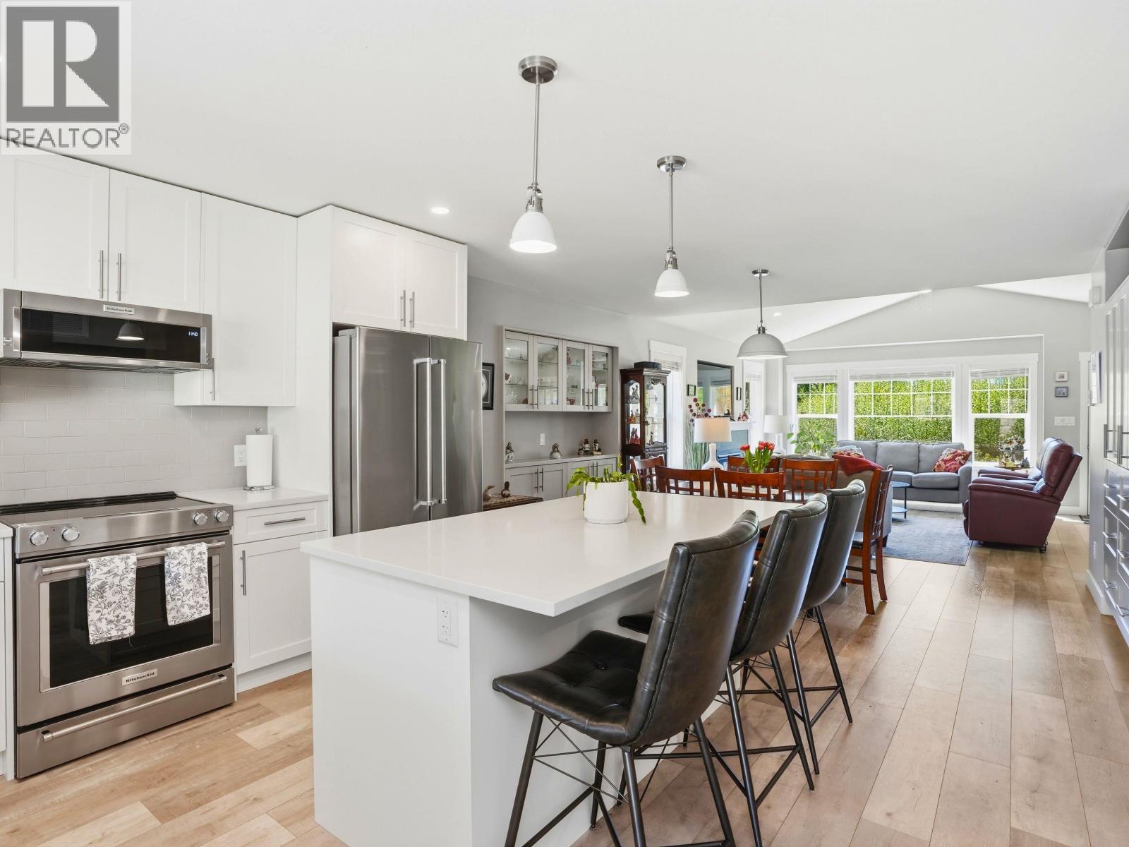 1024 Celia Crescent, Gibsons, British Columbia  V0N 1V7 - Photo 9 - R3117237