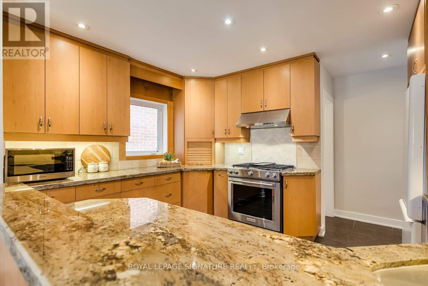 24 Wigan Crescent, Toronto, Ontario  M3H 3A4 - Photo 12 - C13057554