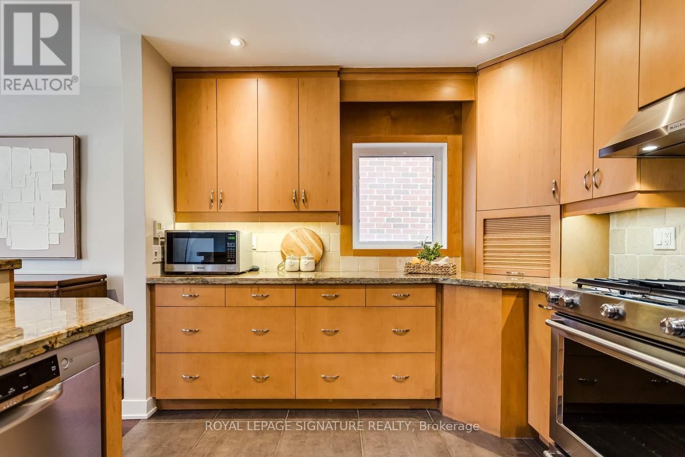 24 Wigan Crescent, Toronto, Ontario  M3H 3A4 - Photo 13 - C13057554