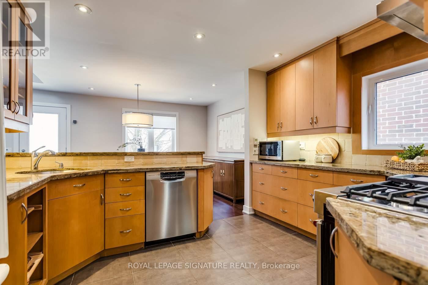 24 Wigan Crescent, Toronto, Ontario  M3H 3A4 - Photo 15 - C13057554