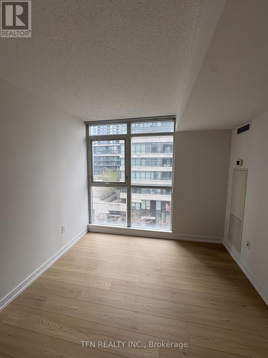 605 - 10 Capreol Court, Toronto, Ontario  M5V 4B3 - Photo 10 - C13057644