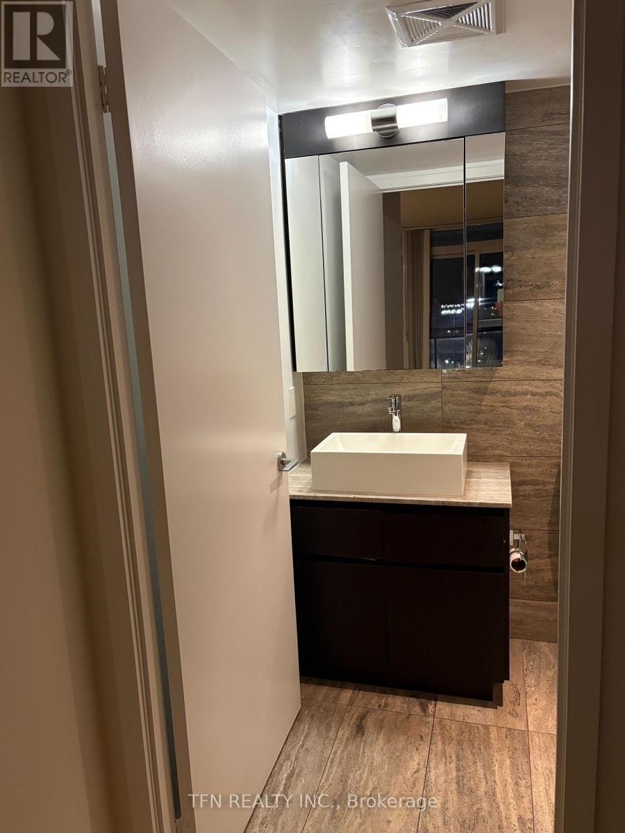 605 - 10 Capreol Court, Toronto, Ontario  M5V 4B3 - Photo 12 - C13057644