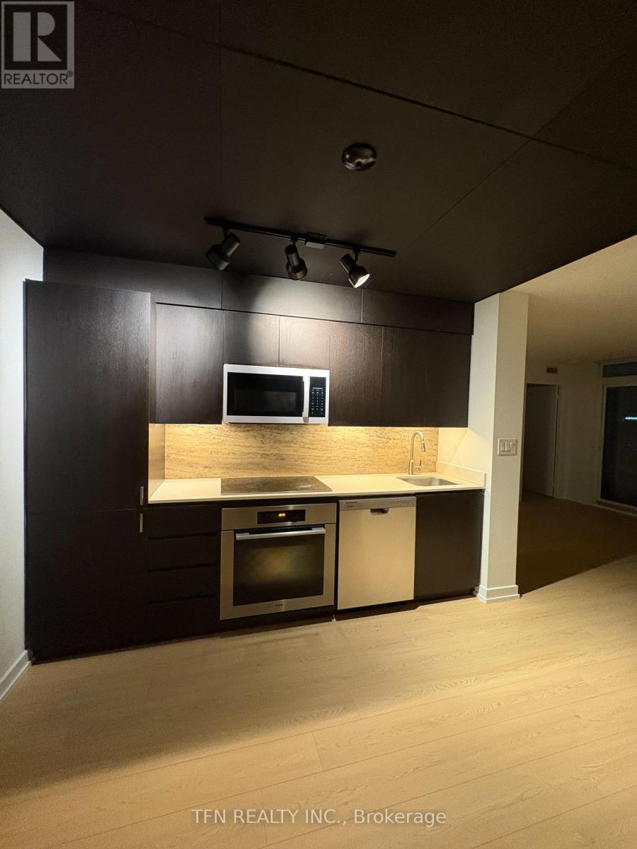 605 - 10 Capreol Court, Toronto, Ontario  M5V 4B3 - Photo 16 - C13057644