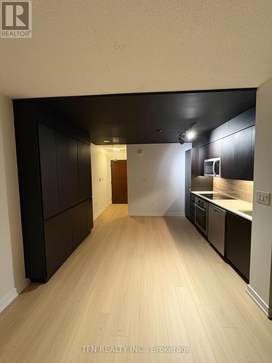 605 - 10 Capreol Court, Toronto, Ontario  M5V 4B3 - Photo 18 - C13057644