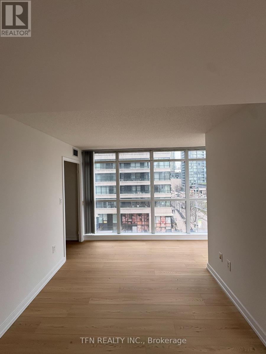 605 - 10 Capreol Court, Toronto, Ontario  M5V 4B3 - Photo 4 - C13057644