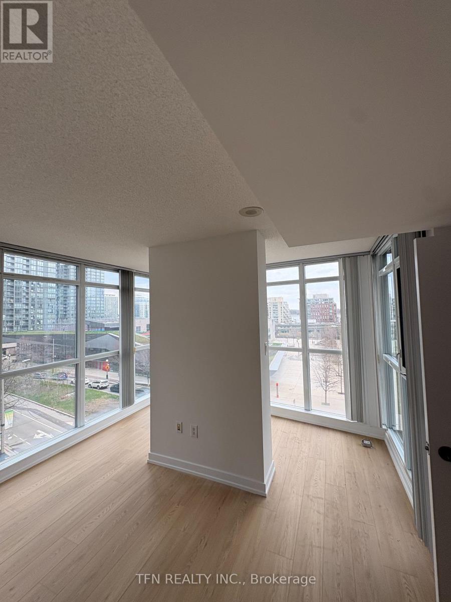 605 - 10 Capreol Court, Toronto, Ontario  M5V 4B3 - Photo 5 - C13057644