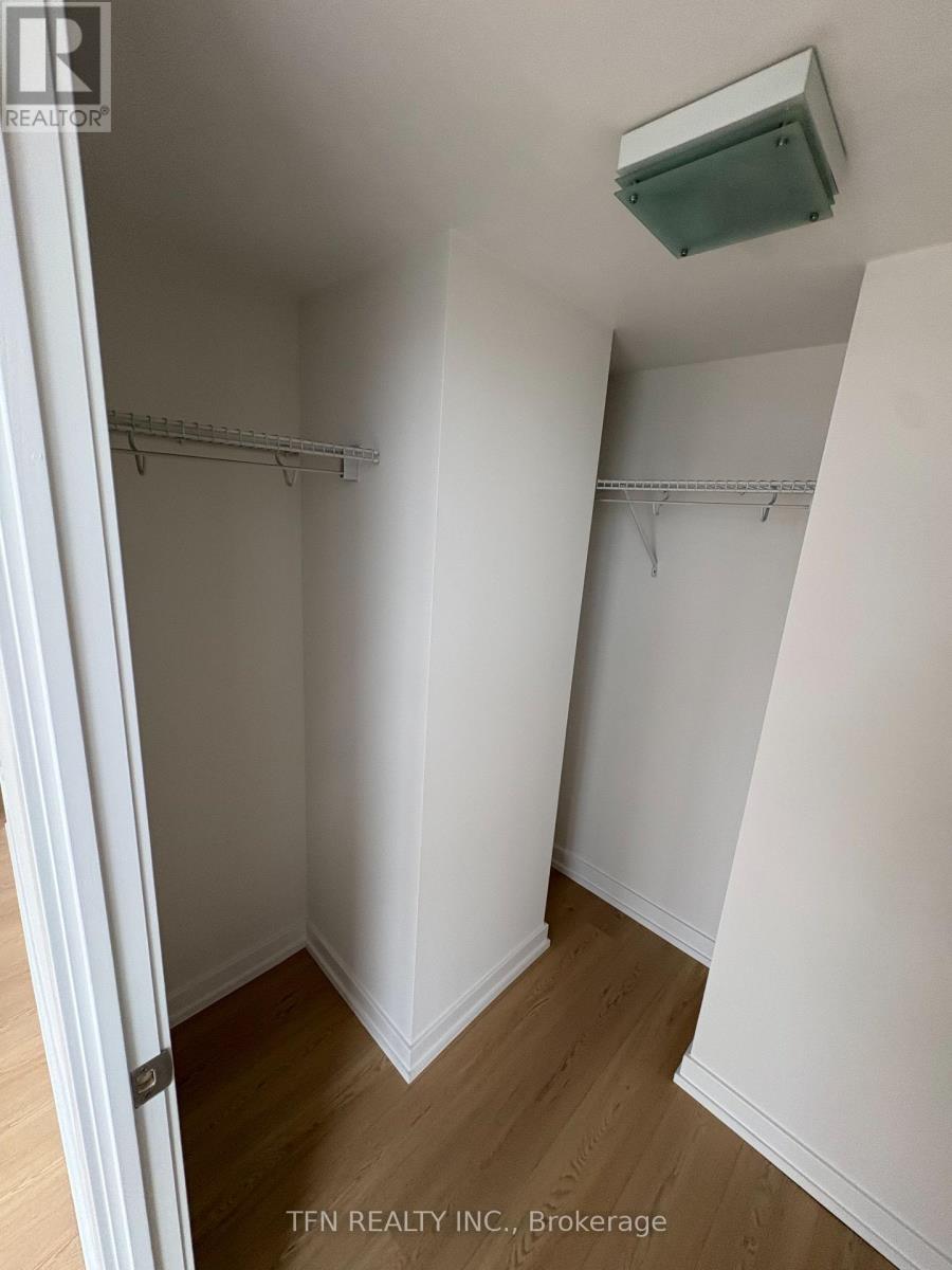 605 - 10 Capreol Court, Toronto, Ontario  M5V 4B3 - Photo 6 - C13057644