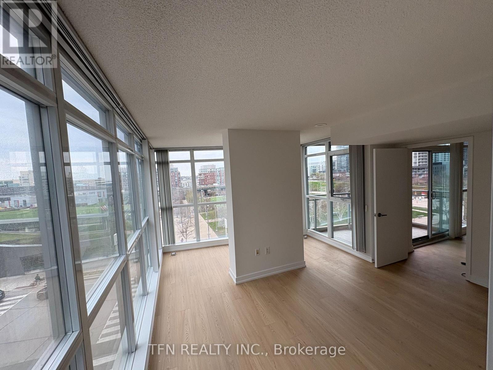 605 - 10 Capreol Court, Toronto, Ontario  M5V 4B3 - Photo 7 - C13057644