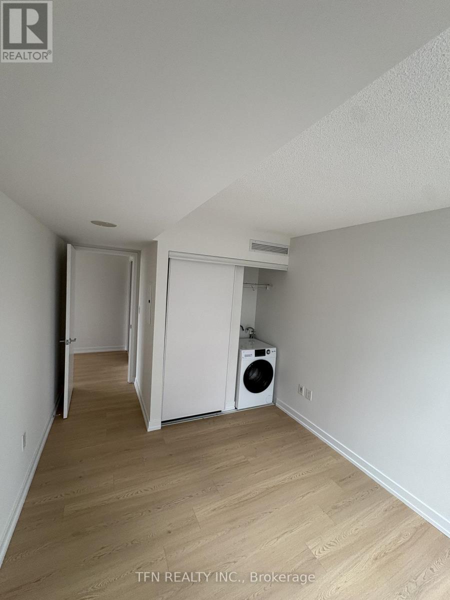 605 - 10 Capreol Court, Toronto, Ontario  M5V 4B3 - Photo 9 - C13057644