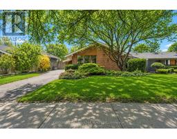 8 OAKLEY BOULEVARD, Toronto, Ontario