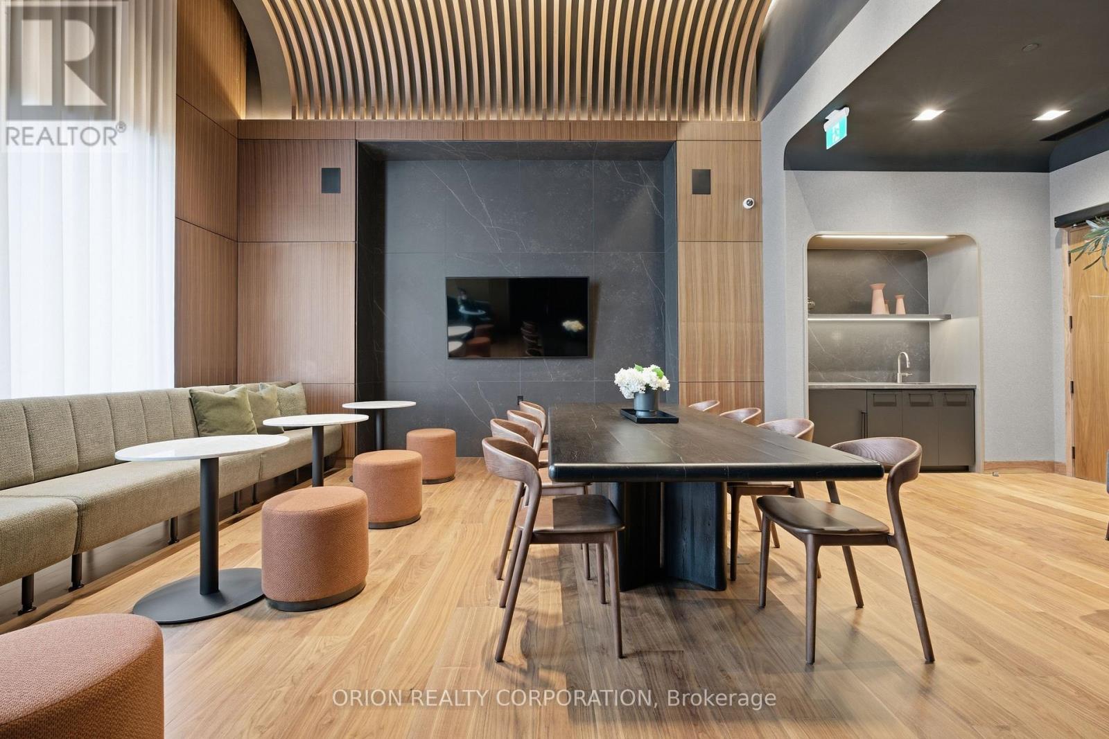 1704 - 3240 William Coltson Avenue, Oakville, Ontario  L6H 8C8 - Photo 4 - W13057668